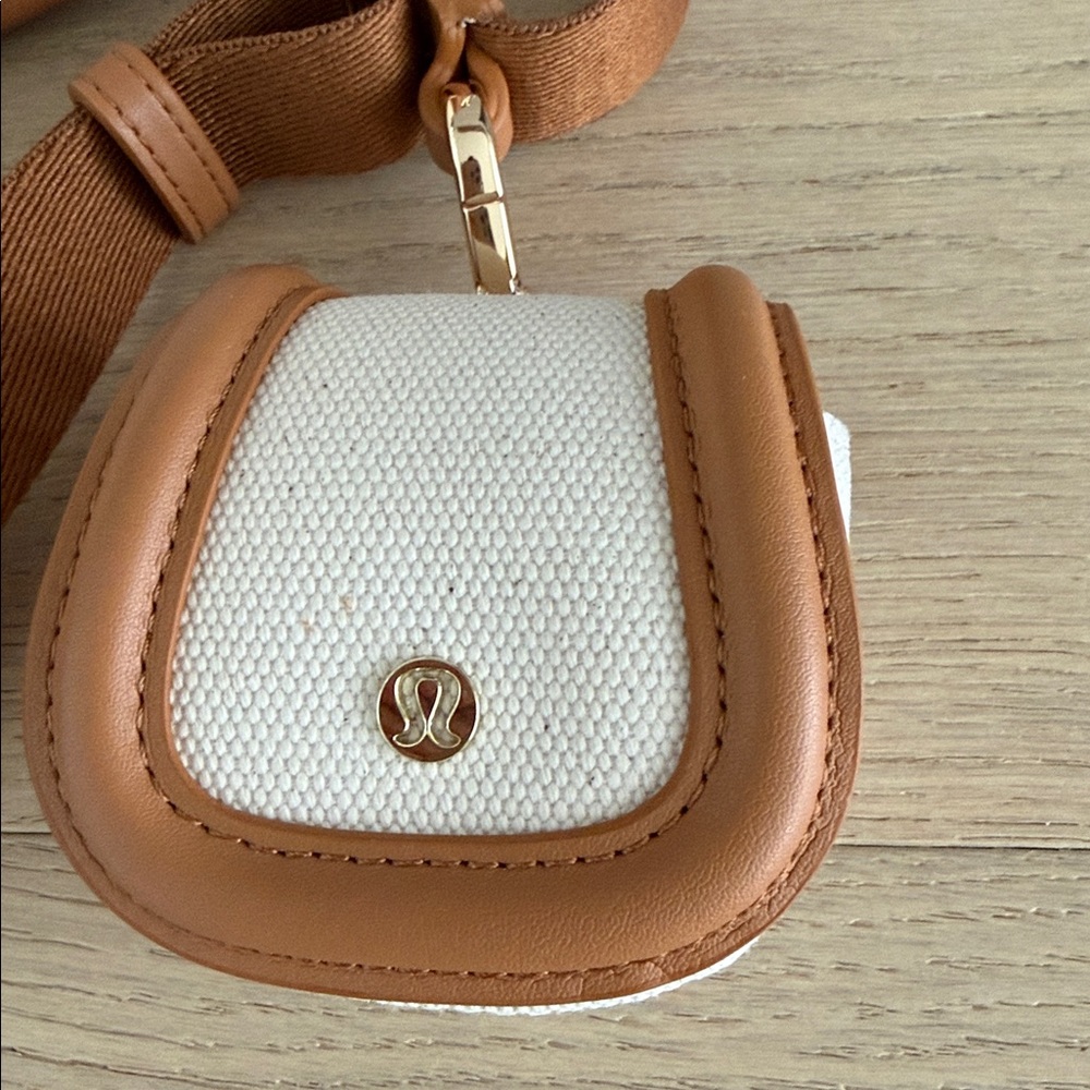 lululemon athletica White and Tan Crossbody Bag with Coin Case - Picture 2 of 12